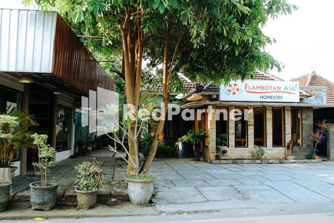 Flamboyan Asri Syariah Mitra Reddoorz Near Kampung Inggris Pare Hotel Ngoại thất bức ảnh