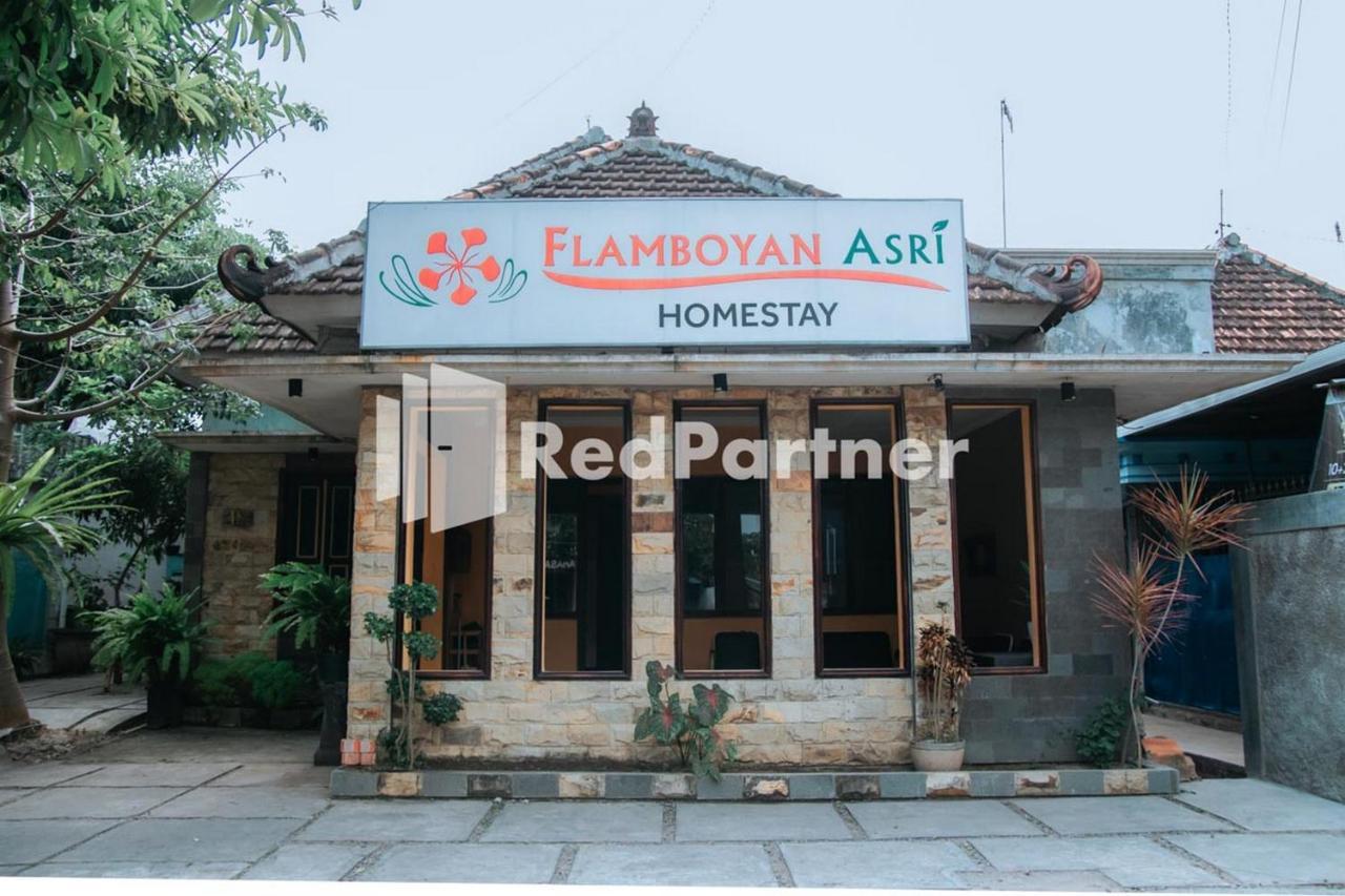 Flamboyan Asri Syariah Mitra Reddoorz Near Kampung Inggris Pare Hotel Ngoại thất bức ảnh